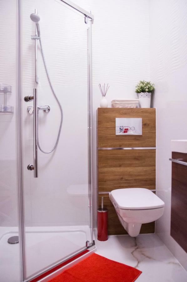 Jacuzzi Apartment Red Krasków Εξωτερικό φωτογραφία