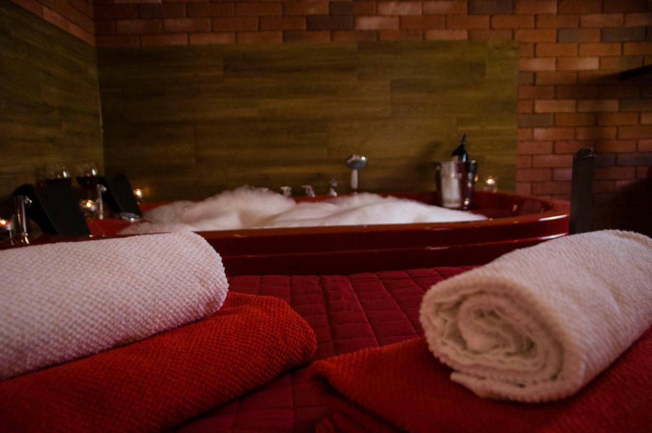 Jacuzzi Apartment Red Krasków Εξωτερικό φωτογραφία