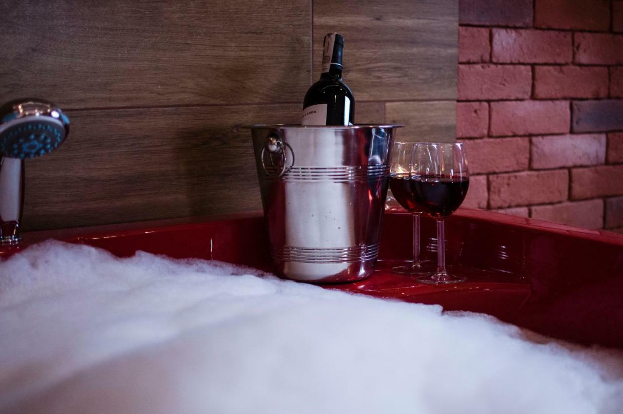 Jacuzzi Apartment Red Krasków Εξωτερικό φωτογραφία